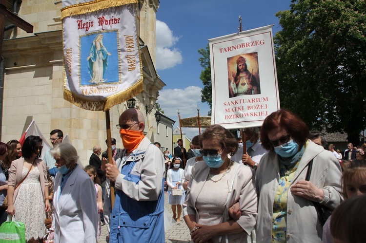 Tarnobrzeg. Procesja Bożego Ciała u ojców dominikanów