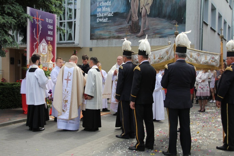 Tarnobrzeg. Procesja w parafii MBNP