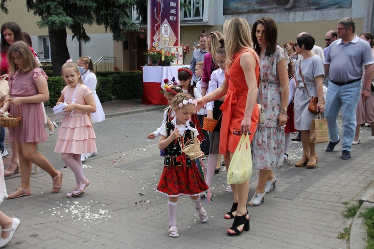 Tarnobrzeg. Procesja w parafii MBNP