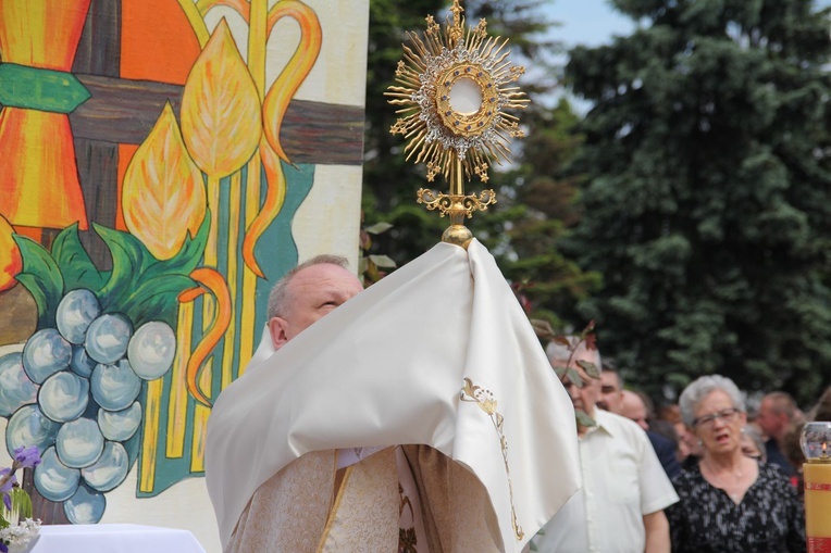 Tarnobrzeg. Procesja w parafii MBNP