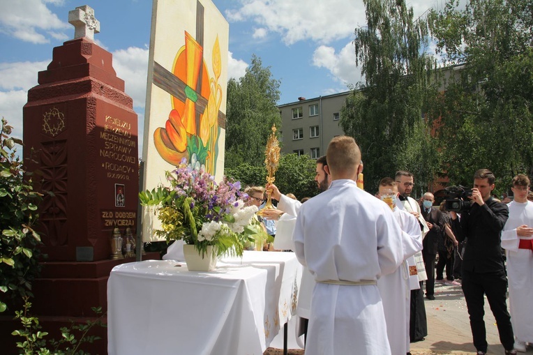 Tarnobrzeg. Procesja w parafii MBNP