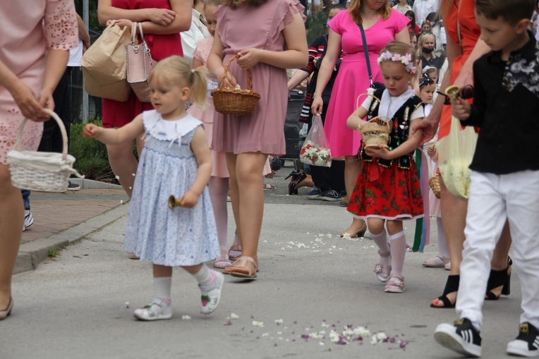 Tarnobrzeg. Procesja w parafii MBNP