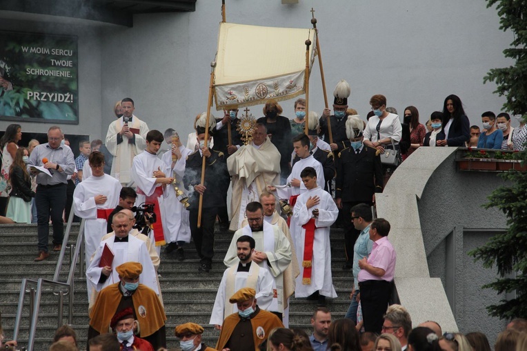 Tarnobrzeg. Procesja w parafii MBNP