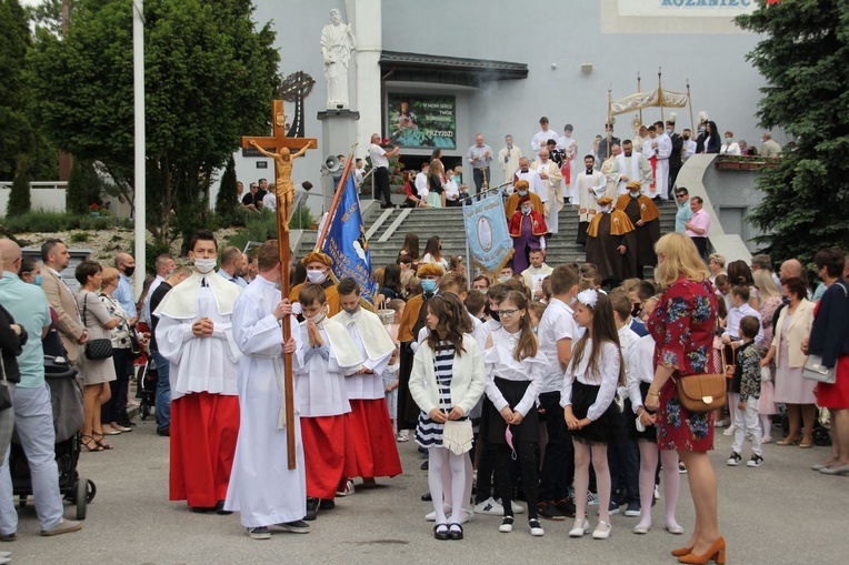 Tarnobrzeg. Procesja w parafii MBNP