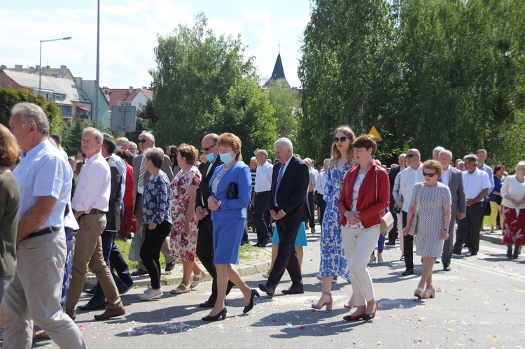 Tarnobrzeg. Procesja Bożego w parafii Miłosierdzia Bożego.