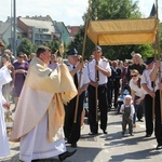 Tarnobrzeg. Procesja Bożego w parafii Miłosierdzia Bożego.