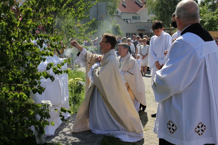 Tarnobrzeg. Procesja Bożego w parafii Miłosierdzia Bożego.