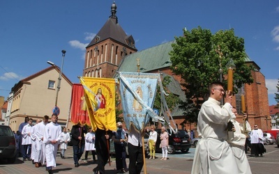 Bp Włodarczyk: Procesja Bożego Ciała to synteza naszej wiary 