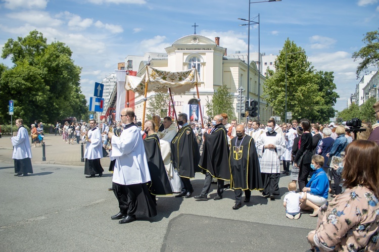 Dywan z kwiatów dla Jezusa