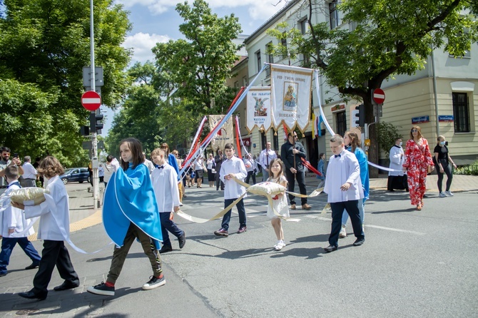 Dywan z kwiatów dla Jezusa