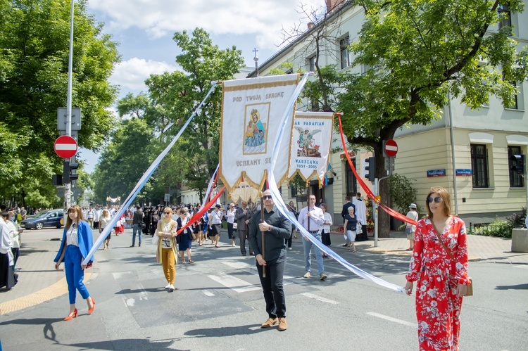 Dywan z kwiatów dla Jezusa