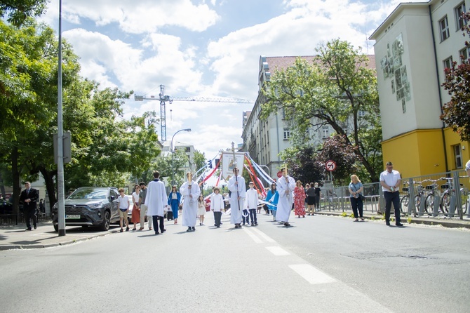 Dywan z kwiatów dla Jezusa