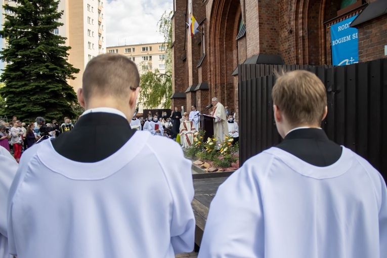 Dywan z kwiatów dla Jezusa