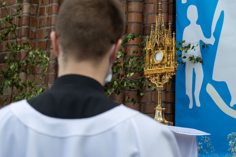 Dywan z kwiatów dla Jezusa