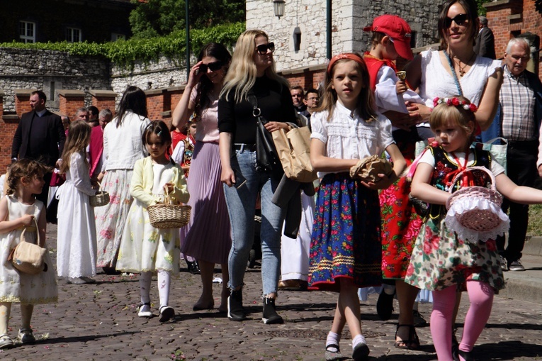 Boże Ciało 2021. Procesja z Wawelu na Rynek Główny