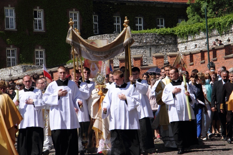 Boże Ciało 2021. Procesja z Wawelu na Rynek Główny