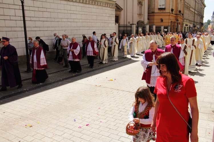 Boże Ciało 2021. Procesja z Wawelu na Rynek Główny