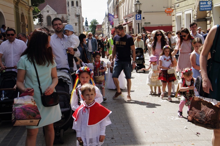 Boże Ciało 2021. Procesja z Wawelu na Rynek Główny