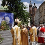 Boże Ciało 2021. Procesja z Wawelu na Rynek Główny