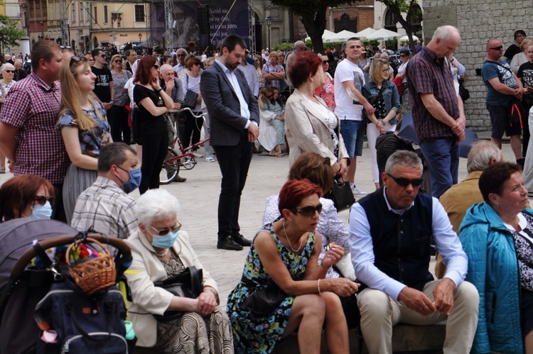 Boże Ciało 2021. Procesja z Wawelu na Rynek Główny