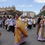 Boże Ciało 2021. Procesja z Wawelu na Rynek Główny