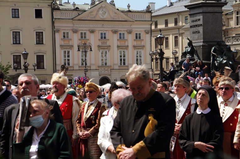 Boże Ciało 2021. Procesja z Wawelu na Rynek Główny