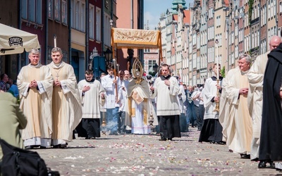 Procesja eucharystyczna przeszła ulicami Głównego Miasta.