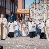 Procesja eucharystyczna przeszła ulicami Głównego Miasta.