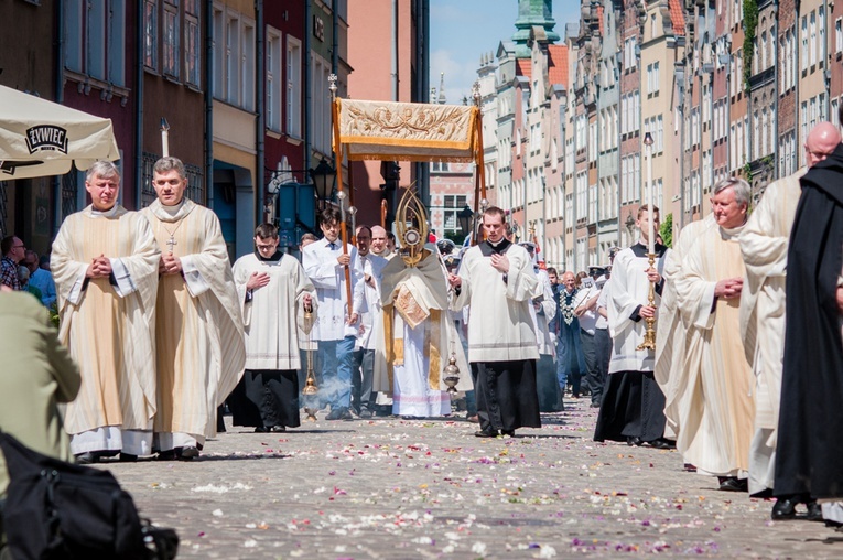 Procesja eucharystyczna przeszła ulicami Głównego Miasta.