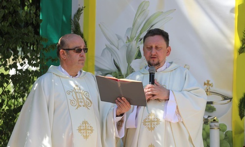 Modlitwa o jedność chrześcijan przy czwartym ołtarzu.