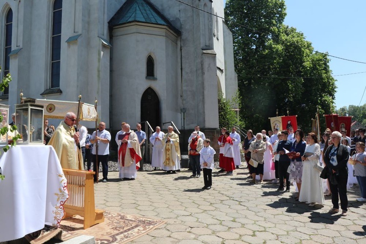 Boże Ciało u św. Barbary i w Zmartwychwstaniu w Wałbrzychu