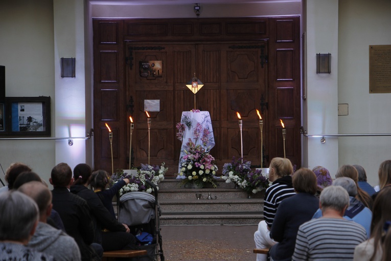 Uwielbienie w Wysokienicach. Boże Ciało