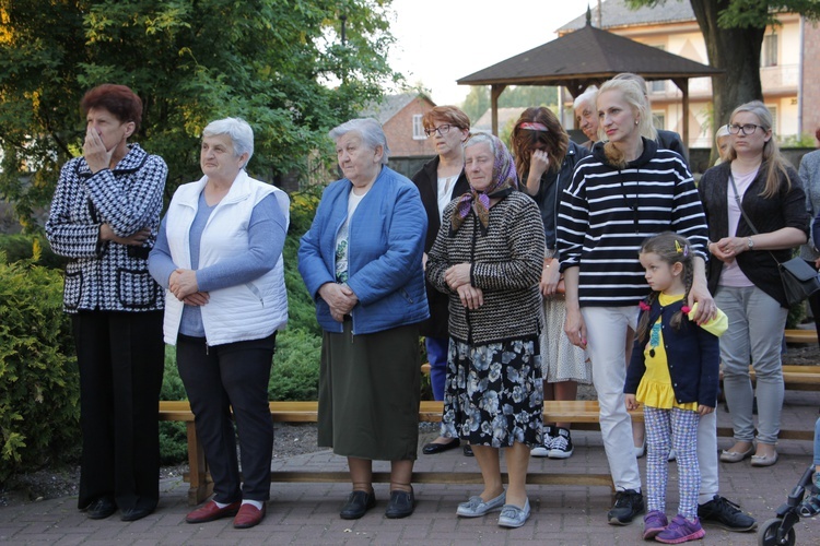 Uwielbienie w Wysokienicach. Boże Ciało