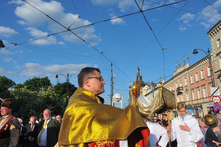 Procesja eucharystyczna w parafii Świętego Krzyża w Krakowie 2021