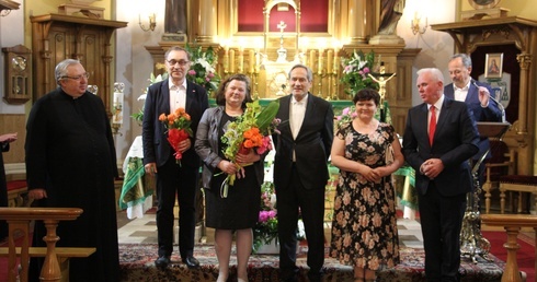 Kameralny koncert w wykonaniu Roberta Grudnia, Małgorzaty Banachowicz i Jerzego Zelnika poruszył mieszkańców ziemi iłowskiej.