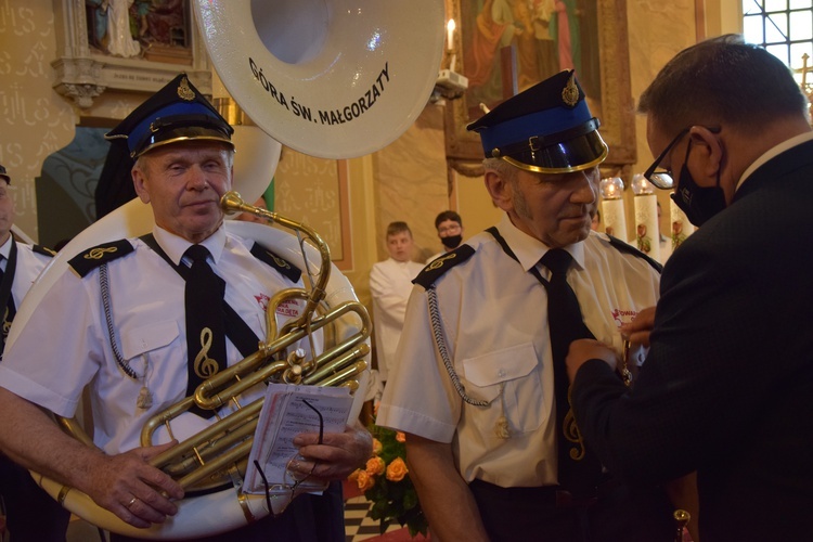 Dwóch członków orkiestry otrzymało odznaczenia.