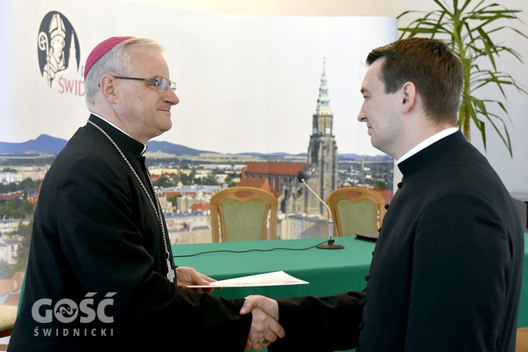 Wręczenie dekretów wikariuszom diecezji świdnickiej