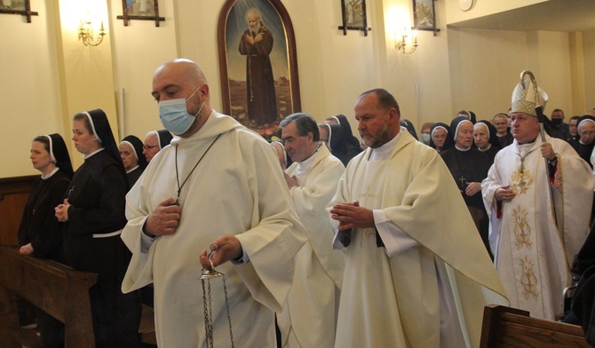 W oświęcimskiej kaplicy klasztornej sióstr serafitek - w 8. rocznicę beatyfikacji założycielki.