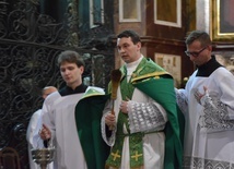 Ks. Wojciech Pawlina  czasie liturgii.