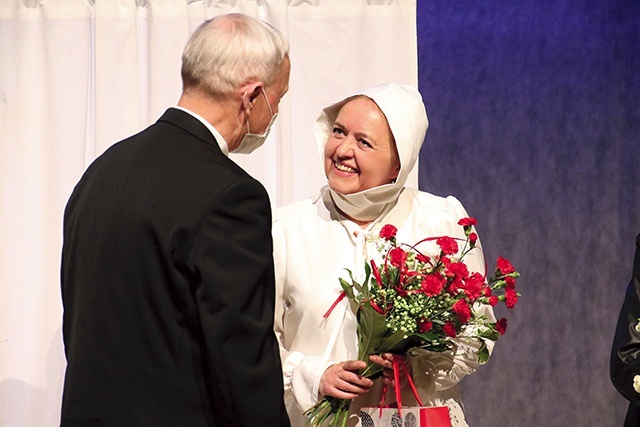 ▲	Premiera odbyła się pod koniec maja, z udziałem m.in. bp. Piotra Libery oraz sióstr z płockiego domu zgromadzenia,  do którego należała  św. Faustyna.