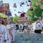 	Procesja zgromadziła kilka tysięcy kołobrzeżan.