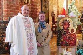 ▲	Raz w miesiącu spotykają się na Eucharystii, formacji i agapie.