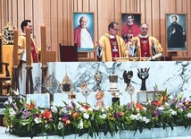 Porannej Mszy św. przewodniczył bp Rafał Markowski, który dziękował darczyńcom wspierającym budowę sanktuarium w Wilanowie.