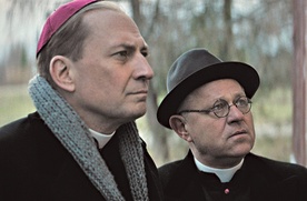 W rolę kardynała wcielił się Sławomir Grzymkowski.