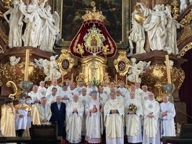 Pamiątkowe zdjęcie z 40. rocznicy święceń.