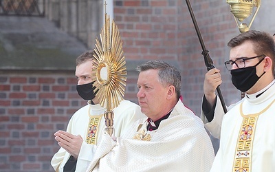 – Nie możemy budować wspólnoty z Panem i między sobą,  jeśli w sercu nosimy pretensje, żale do drugiego, nie mówiąc już o nienawiści – podkreślał metropolita.