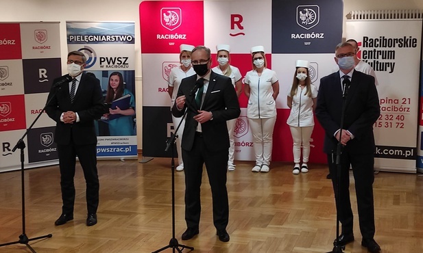 Racibórz. Minister Adam Niedzielski o luzowaniu obostrzeń i warunkach pracy pielęgniarek