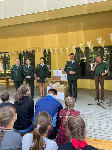 Myśliwi pamiętają o dzieciach