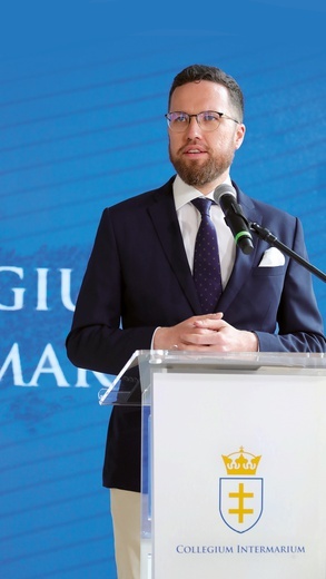 Dr Tymoteusz Zych jest rektorem nowej uczelni.