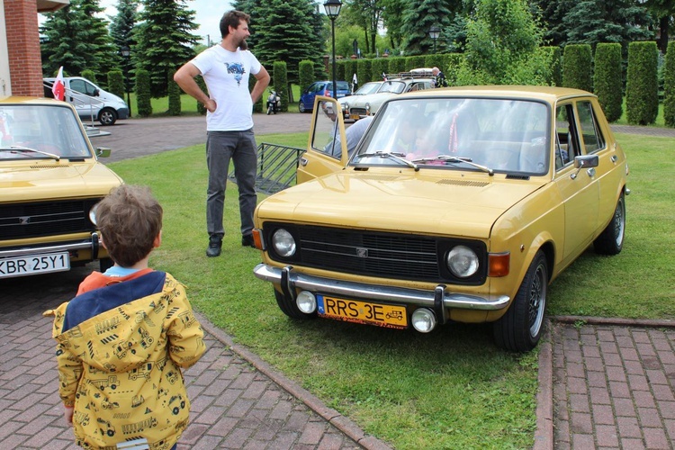 Zjazd starych samochodów w Brzesku